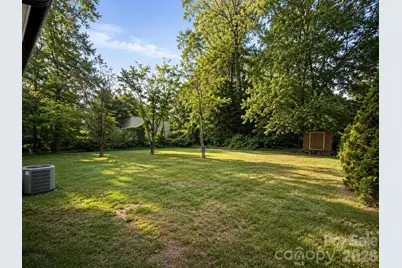 1344 12th Avenue NE, Hickory, NC 28601 - Photo 5