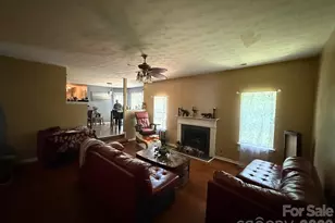 5102 Eagle Creek Dr, Charlotte, NC 28269 - Photo 3