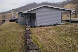 656 Water St, Bakersville, NC 28705 - Photo 5