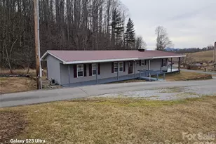 656 Water St, Bakersville, NC 28705 - Photo 3