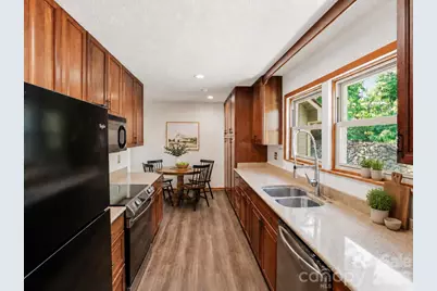 207 Wood Dale Drive, Hendersonville, NC 28791 - Photo 11