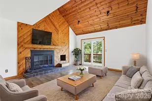 207 Wood Dale Dr, Hendersonville, NC 28791 - Photo 17
