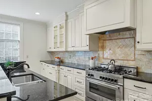 148 Perrin Pl, Charlotte, NC 28207 - Photo 9