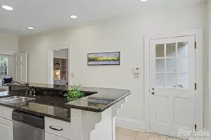 148 Perrin Pl, Charlotte, NC 28207 - Photo 11
