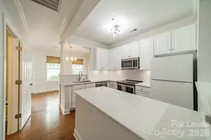 642 E 9th St, Charlotte, NC 28202 - Photo 9