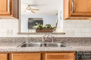 4816 Delprado Cir, Charlotte, NC 28216 - Photo 15