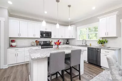 10105 Greenwood Court, Charlotte, NC 28215 - Photo 9