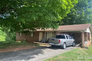 2071 Colonial Ln, Hickory, NC 28601 - Photo 3