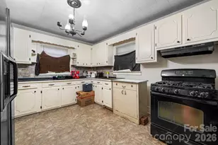 1311 N College Ave, Newton, NC 28658 - Photo 13