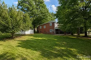 330 W 27th St, Newton, NC 28625 - Photo 5