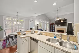 8829 Legacy Lake Ln, Charlotte, NC 28269 - Photo 9