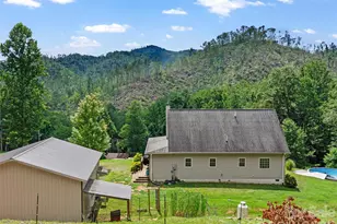 2216 Beans Creek Rd, Bakersville, NC 28705 - Photo 35