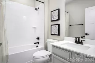 913 Heathway Dr, Charlotte, NC 28213 - Photo 19