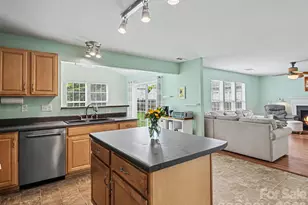 156 Barrington Dr, Mount Holly, NC 28120 - Photo 5