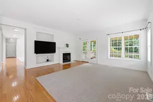 8526 Wren Creek Dr, Charlotte, NC 28269 - Photo 9