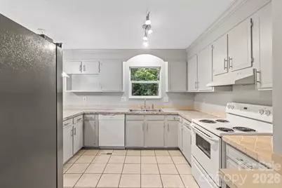 7301 Park Vista Circle, Charlotte, NC 28226 - Photo 9