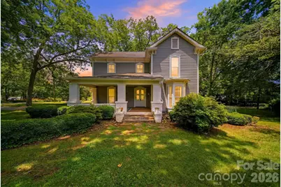 902 N Ashe Avenue, Newton, NC 28658 - Photo 1