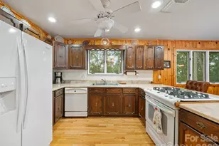 820 Wild Rose Ln, Burnsville, NC 28714 - Photo 13