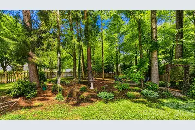 6901 Daerwood Place, Charlotte, NC 28215 - Photo 3