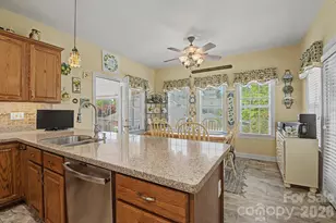 606 Carriage Commons Dr, Hendersonville, NC 28791 - Photo 15
