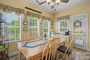 606 Carriage Commons Dr, Hendersonville, NC 28791 - Photo 17