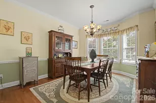606 Carriage Commons Dr, Hendersonville, NC 28791 - Photo 9