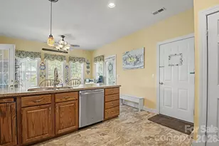 606 Carriage Commons Dr, Hendersonville, NC 28791 - Photo 13