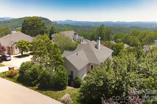 606 Carriage Commons Dr, Hendersonville, NC 28791 - Photo 3