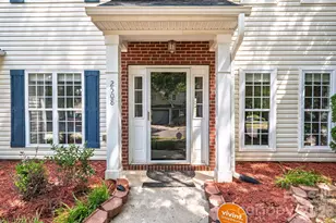 2508 Oakdale Creek Ln, Charlotte, NC 28216 - Photo 5
