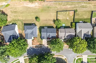 2508 Oakdale Creek Ln, Charlotte, NC 28216 - Photo 3