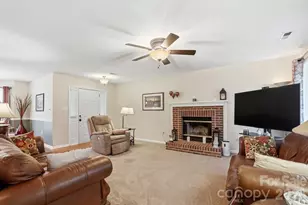 6000 Carriage Oaks Dr, Charlotte, NC 28262 - Photo 5