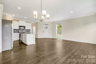 124 Creekview Rd, Hendersonville, NC 28791 - Photo 5