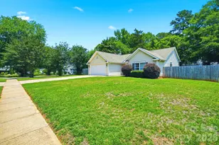 12209 Woodbend Dr, Matthews, NC 28105 - Photo 3