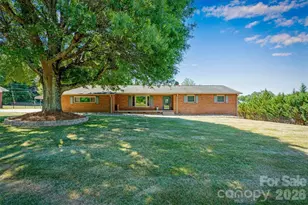 226 28th Ave Pl NE, Hickory, NC 28601 - Photo 1