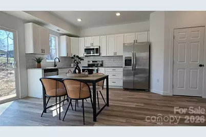 2910 21st Street Lane NE, Hickory, NC 28601 - Photo 5