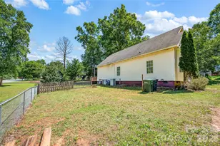 105 Queensbury Rd, Troutman, NC 28166 - Photo 5
