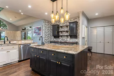 305 Piney Knoll Lane, Hendersonville, NC 28739 - Photo 17