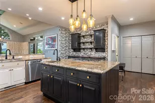305 Piney Knoll Ln, Hendersonville, NC 28739 - Photo 17