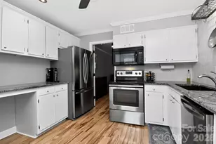 4611 Hedgemore Dr, Charlotte, NC 28209 - Photo 7