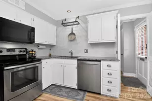 4611 Hedgemore Dr, Charlotte, NC 28209 - Photo 9
