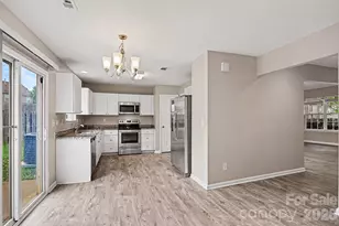 3013 Robin Terry Ct, Charlotte, NC 28208 - Photo 5