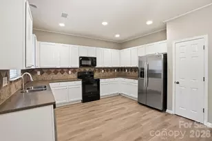 6427 Hermsley Rd, Charlotte, NC 28278 - Photo 19