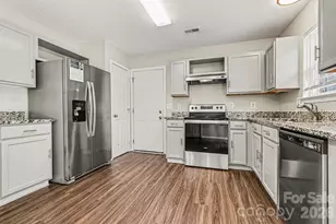 8028 Lobilia Ln, Charlotte, NC 28214 - Photo 5