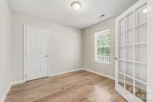 8028 Lobilia Ln, Charlotte, NC 28214 - Photo 7