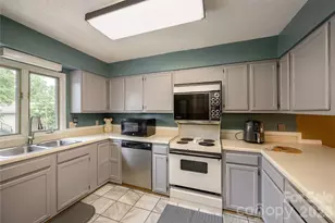 580 Britton Creek Dr, Hendersonville, NC 28791 - Photo 15
