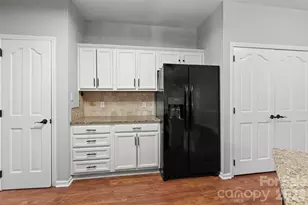 2001 Colony Hill Dr, Charlotte, NC 28214 - Photo 9