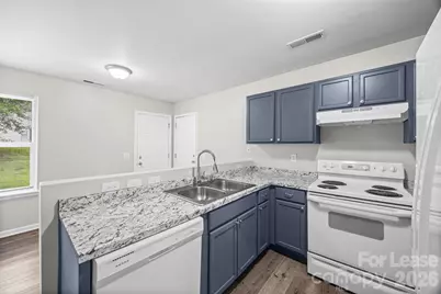 5194 Brooktree Drive, Charlotte, NC 28208 - Photo 7