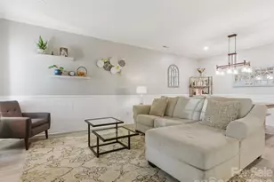 3304 Selwyn Farms Ln, Charlotte, NC 28209 - Photo 9