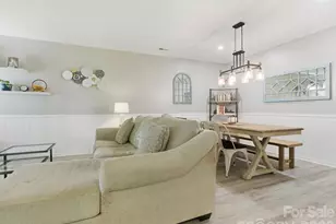 3304 Selwyn Farms Ln, Charlotte, NC 28209 - Photo 5