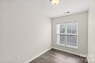 333 Westbend Dr, Charlotte, NC 28262 - Photo 7